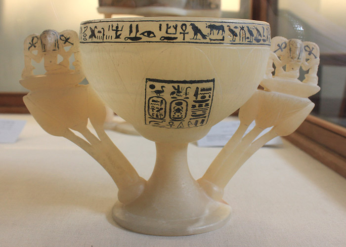 Чаша в форме цветка лотоса. Гробница Тутанхамона.